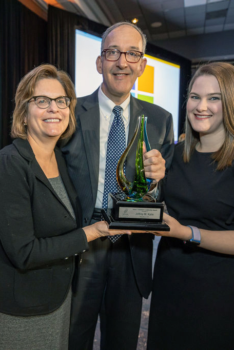 Jeff Kahn and karen horowitz standing with a woman holding an award